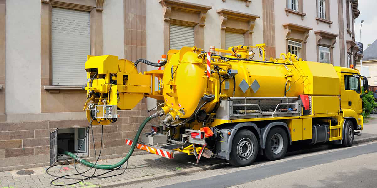 Pourquoi utilise-t-on un camion hydrocureur pour le curage canalisation Seine-Saint-Denis (93) ? 
